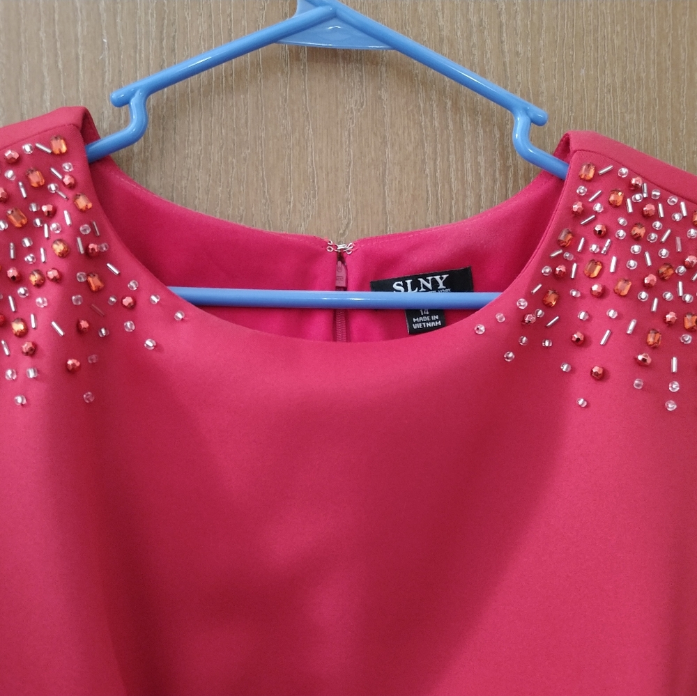 Magenta sleevless knee length dress